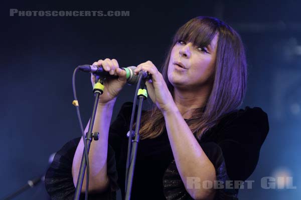 CAT POWER - 2019-07-07 - HEROUVILLE SAINT CLAIR - Chateau de Beauregard - Scene John - 